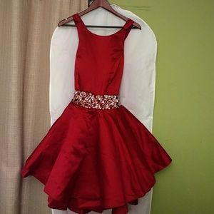 Junior Red party dress ( size small)